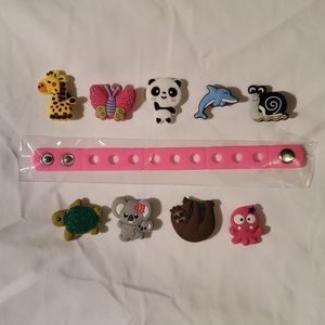 NEW 9 PIECE ANIMAL CROC CHARM JIBBITZ WITH BAND